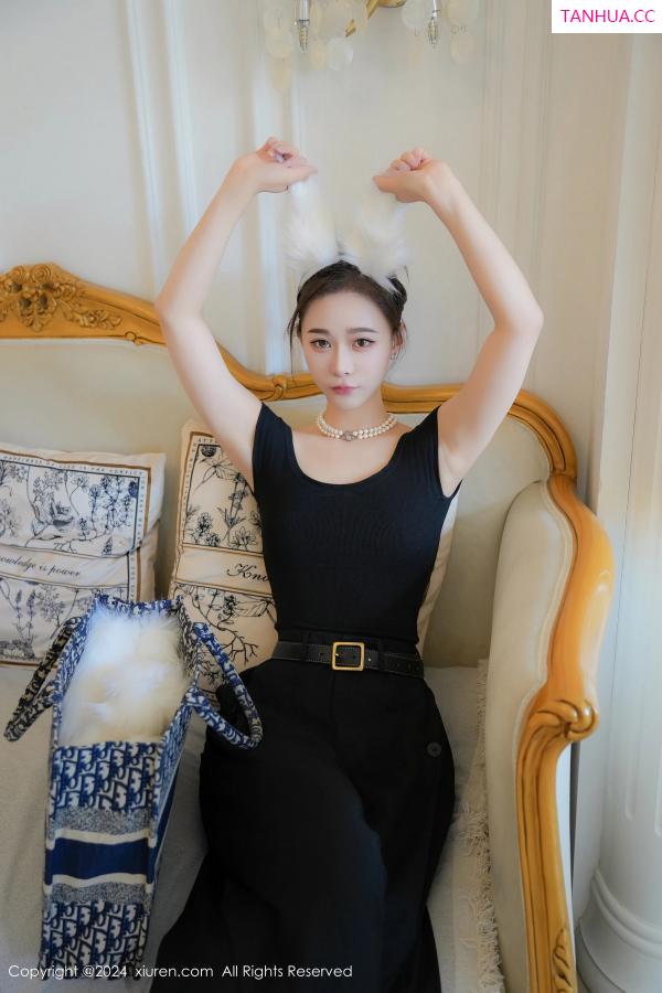 Meow喵喵哒  [XiuRen]高清写真图 2024.08.02 No.8955 喵喵JOJO 性感美腿第13张图片